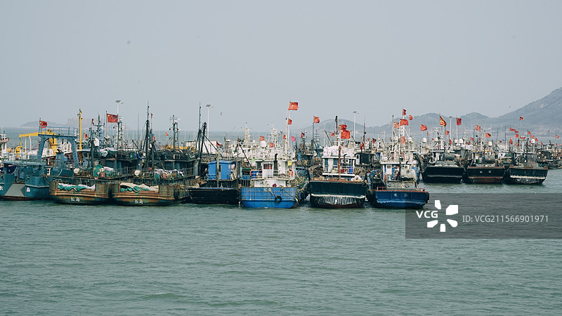 烟台长岛码头的渔船图片素材