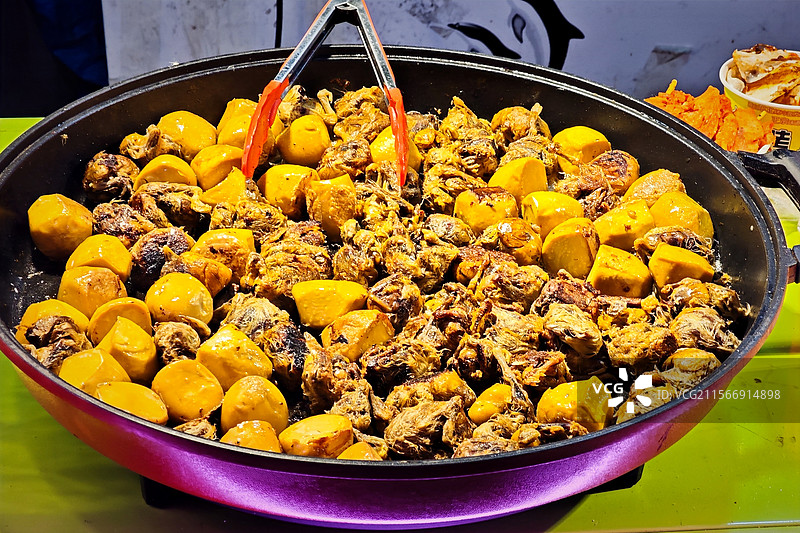 北京市丰台区汇琴购物中心夜市售卖的毛鸡蛋图片素材