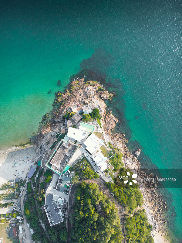 沙鱼涌：深圳大鹏半岛被遗忘的角落 藏于山海褶皱间的沙鱼涌，月牙沙滩绵延不断，海水清澈如薄荷绿。图片素材