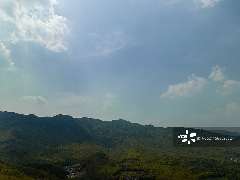 山顶蓝色的天空图片素材