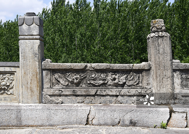 山东省济宁市泗水县泉林镇卞桥栏板上精美的石刻图片素材