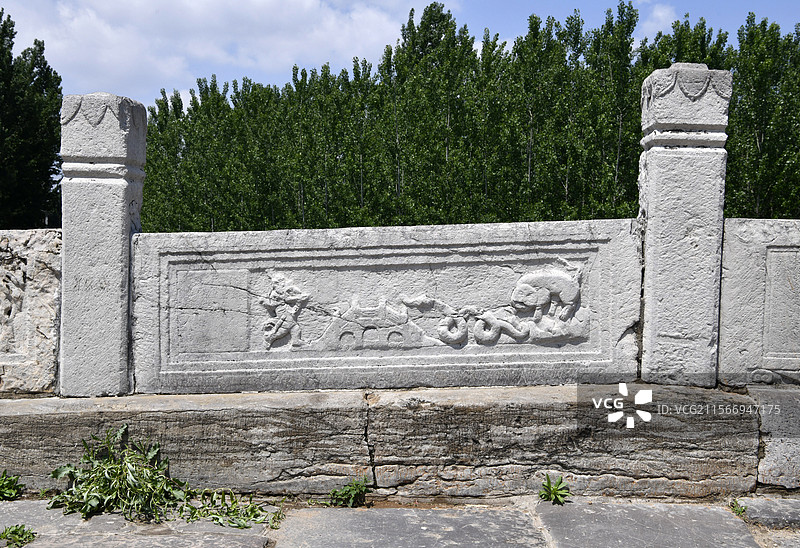 山东省济宁市泗水县泉林镇卞桥栏板上精美的石刻图片素材