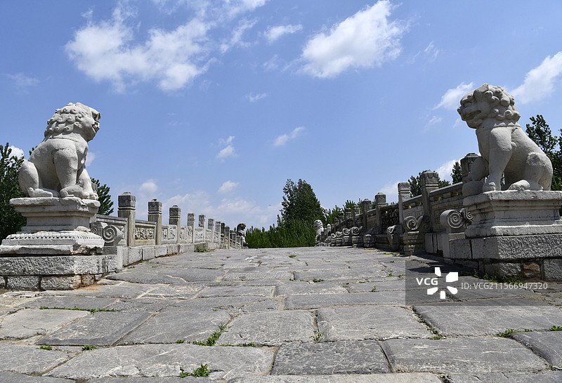 山东省济宁市泗水县泉林镇卞桥桥头上的石狮子图片素材