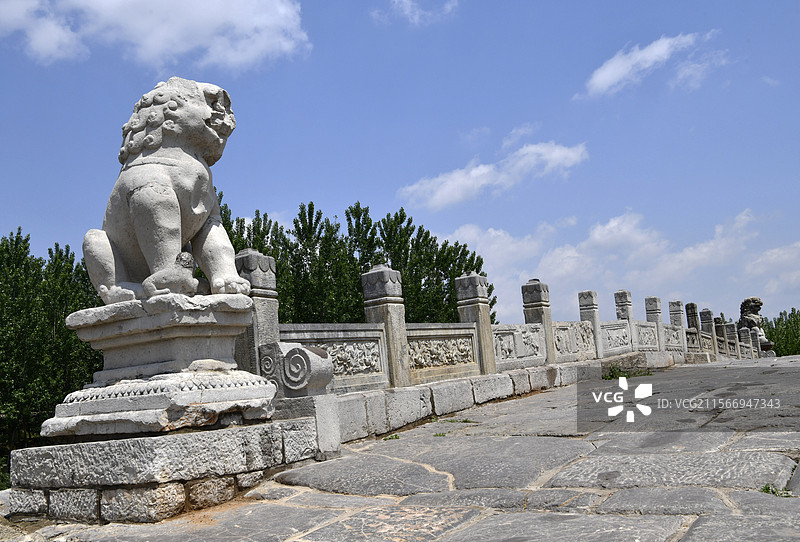 山东省济宁市泗水县泉林镇卞桥桥头上的石狮子图片素材