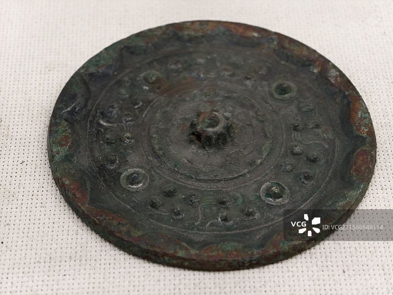 古代镜子，铜镜，潍坊寿光博物馆，大汶口文化，龙山文化图片素材