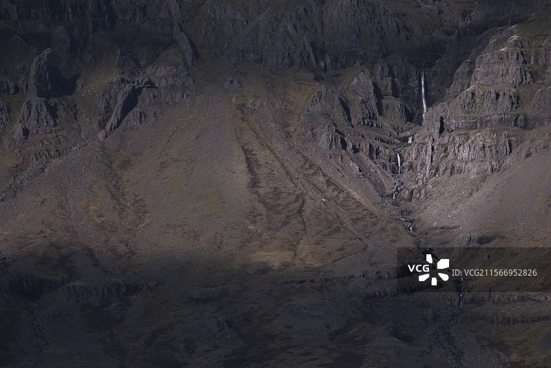 山崖细泉图片素材