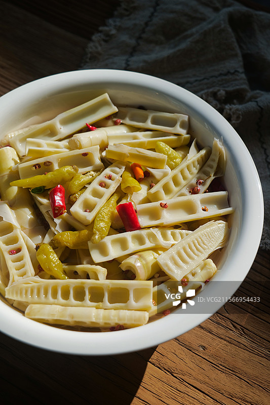 四川重庆麻辣酸辣川渝泡菜泡山椒酸笋酸竹笋家常凉菜图片素材