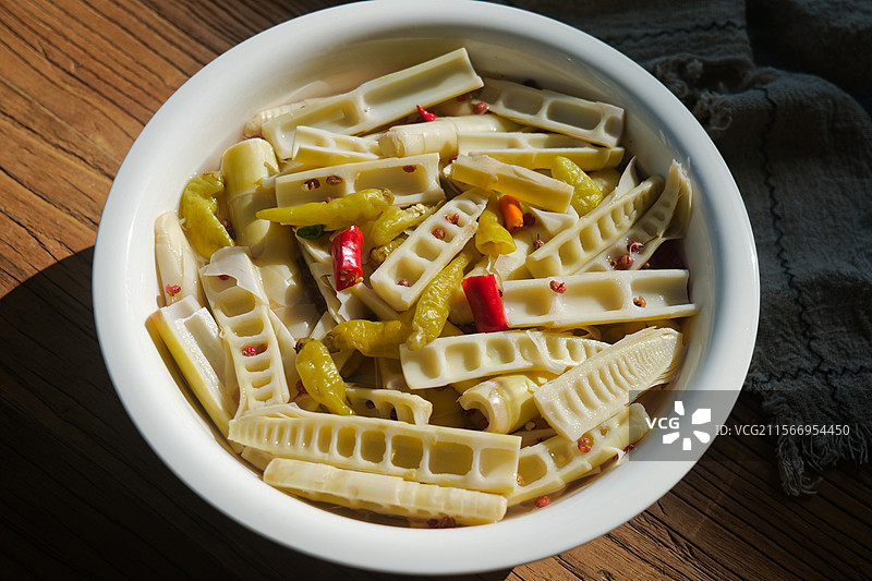 四川重庆麻辣酸辣川渝泡菜泡山椒酸笋酸竹笋家常凉菜图片素材