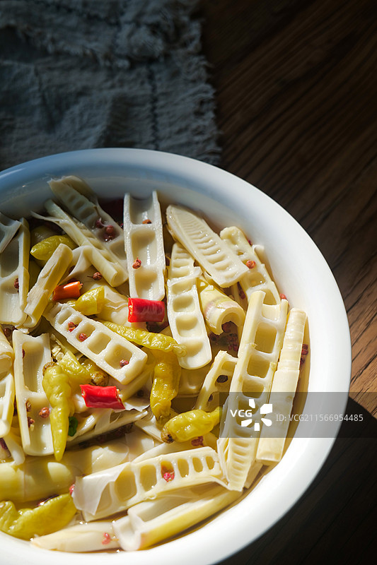 四川重庆麻辣酸辣川渝泡菜泡山椒酸笋酸竹笋家常凉菜图片素材