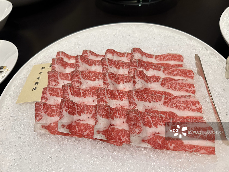 餐厅菜品特写海鲜龙虾鱼贝类和牛牛肉图片素材