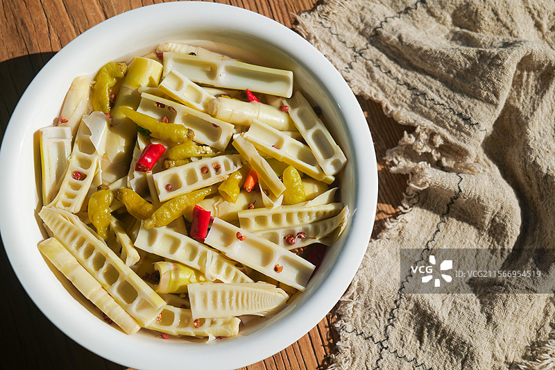四川重庆麻辣酸辣川渝泡菜泡山椒酸笋酸竹笋家常凉菜图片素材