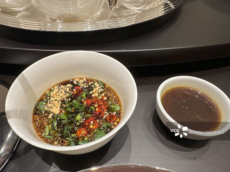 餐厅菜品特写海鲜龙虾鱼贝类和牛牛肉图片素材