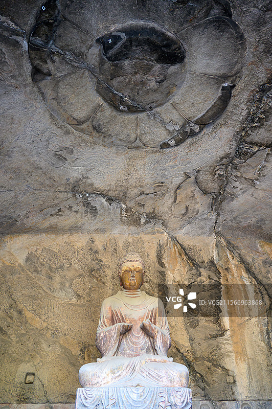 河南省洛阳市龙门石窟看经寺佛像石刻图片素材