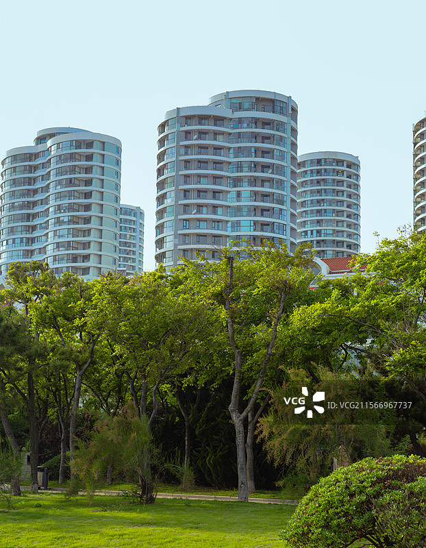 青岛燕儿岛的环境优美的住宅区图片素材