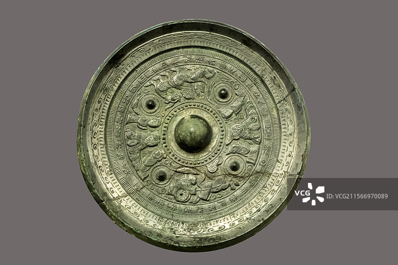 河南省洛阳博物馆“河洛文明展”：东王公西王母画像铜镜（汉代，洛阳老城区岳家村M30出土，洛阳博物馆藏图片素材