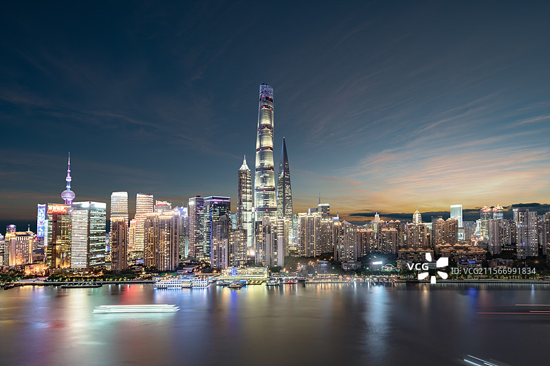 黄浦江畔上海陆家嘴城市天际线夜景图片素材