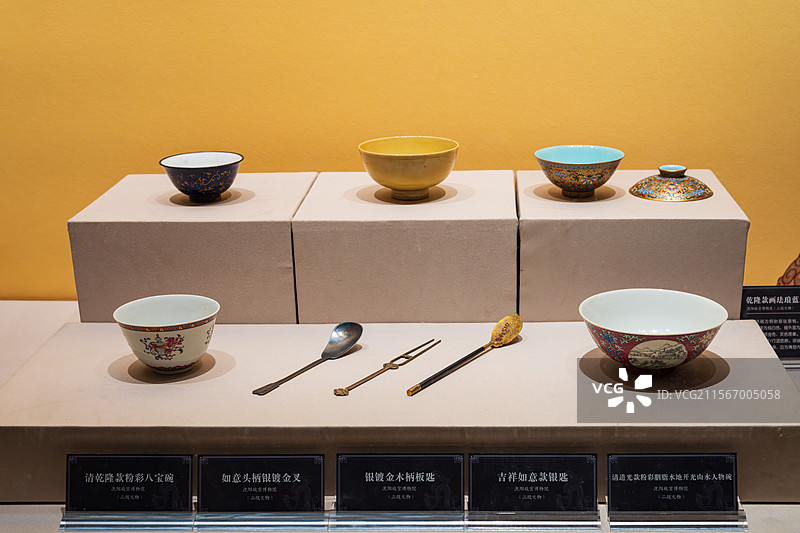 古代瓷器和餐具展览图片素材