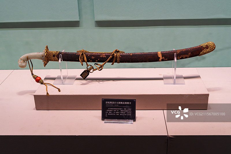 古代弯刀展示图片素材