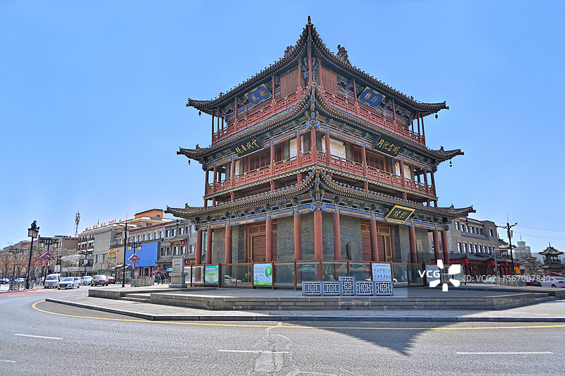 山西大同古城里的标志性建筑鼓楼图片素材