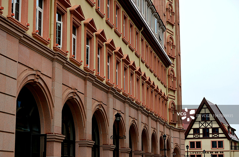 德国风情街欧式建筑哥特式建筑欧洲传统宗教传说石雕特写图片素材