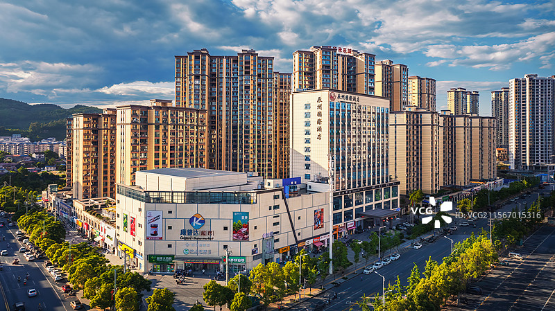 湖南省辰溪县未来城建筑群·辰洲国际酒店航拍全景（城市风光）图片素材