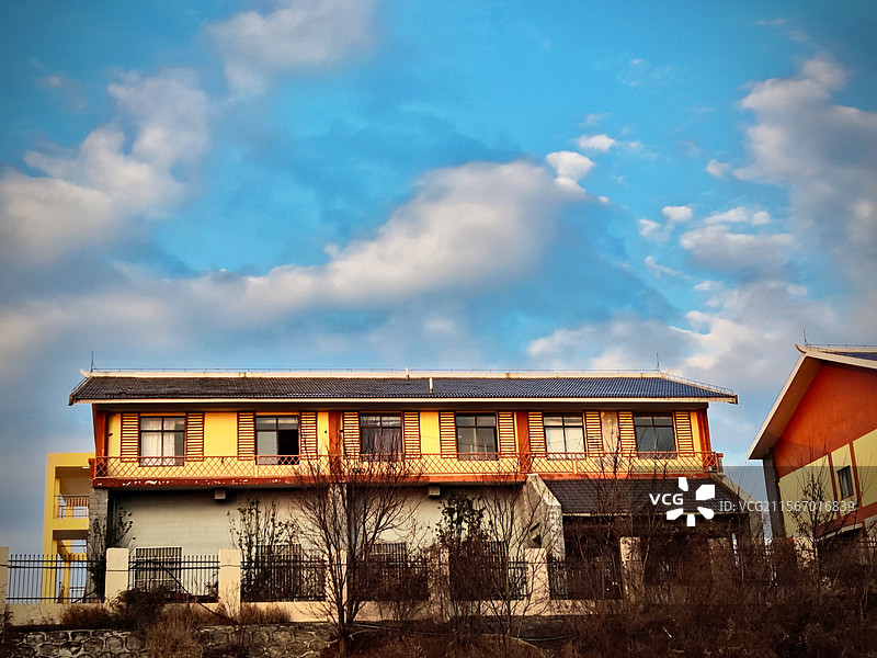 威宁县迤那镇高速入口建筑风光图片素材