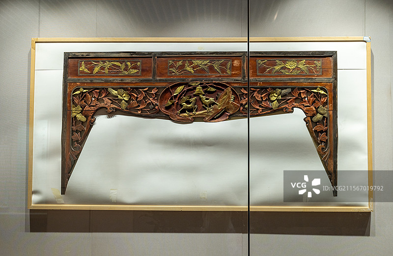 木雕《双鹿常鸣》 清中期 山东省济宁市博物馆（文化中心新馆）“一品清廉·廉洁文化艺术展”图片素材