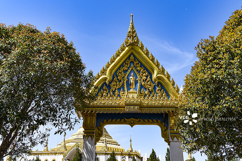 白马寺国际佛殿苑里的泰式佛教宗教建筑群风光图片素材