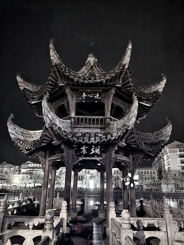 山城地标——春夜洗心亭图片素材