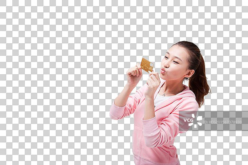 快乐的年轻女人拿着信用卡图片素材