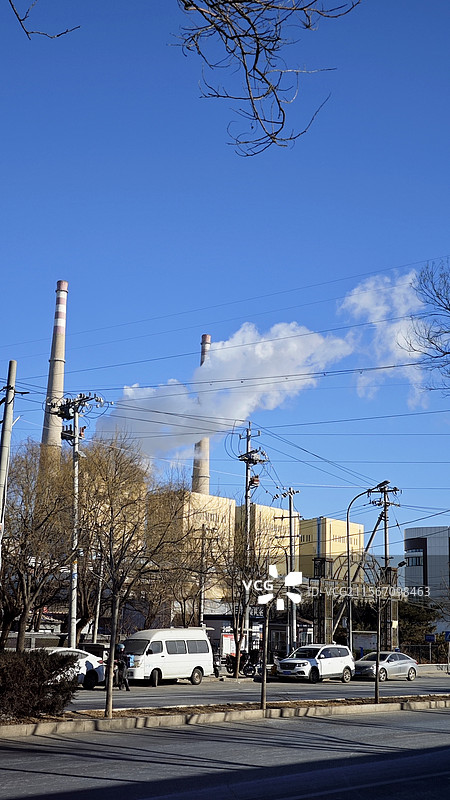 北京郊区的工厂烟囱图片素材