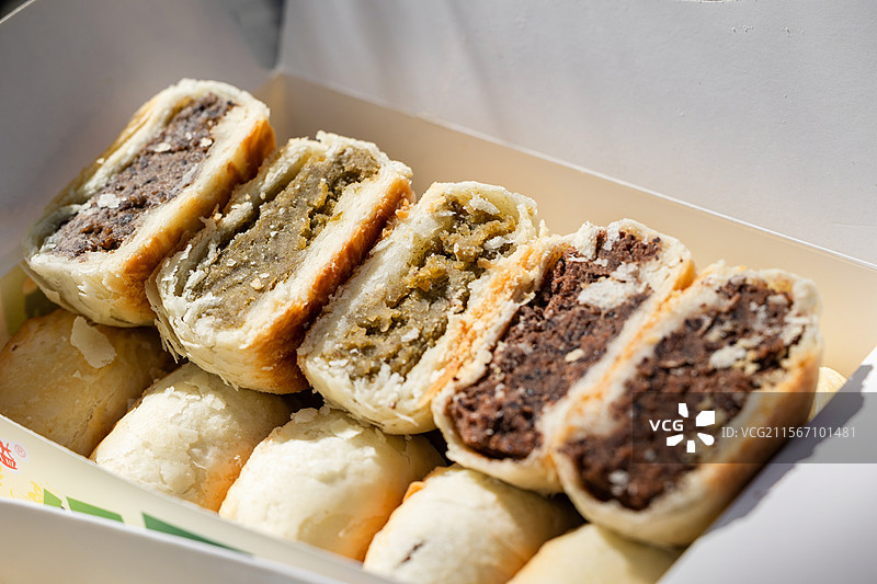 绿豆饼绿豆糕绿豆酥绿豆糕点中式点心甜品下午茶甜食零食小吃酥脆掉渣图片素材