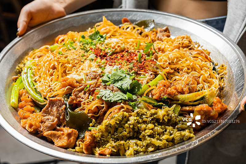 麻辣拌麻辣烫土豆丝土豆泥蔬菜凉拌菜大杂烩蔬菜丰富泡面拌面图片素材