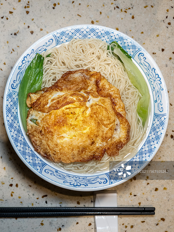一碗中式青菜鸡蛋汤面图片素材