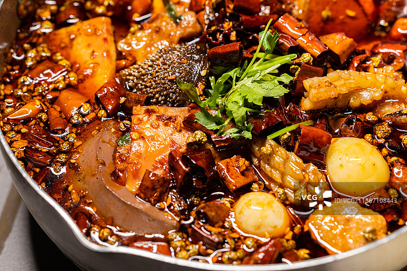 毛血旺成都菜川菜成都美食热辣毛血旺鸭血毛肚牛肉午餐肉麻辣鲜香鱼丸图片素材