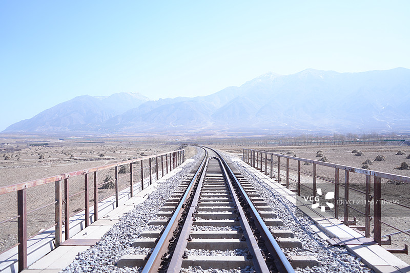 向远方延伸的铁灰图片素材