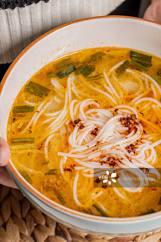 嗦粉米粉云南米线菌菇米线拌粉干拌粉红油米粉嗦粉图片素材