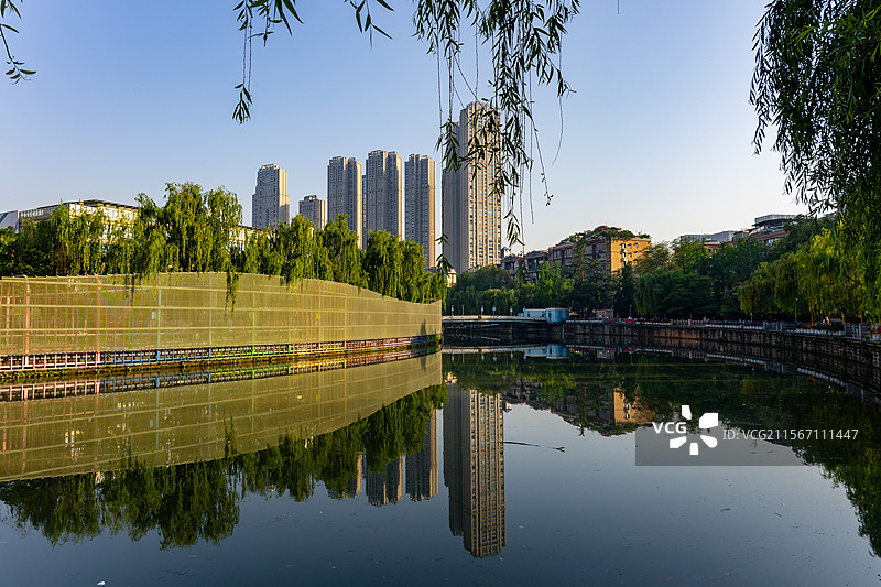 成都339 熊猫塔 府河图片素材