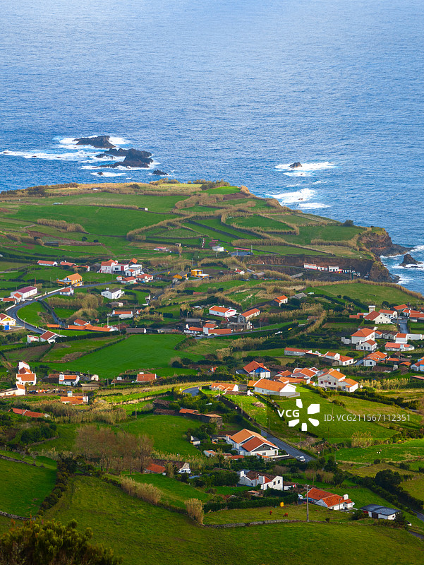 葡萄牙大西洋亚速尔群岛弗洛雷斯岛海边村镇Faja Grande风光图片素材