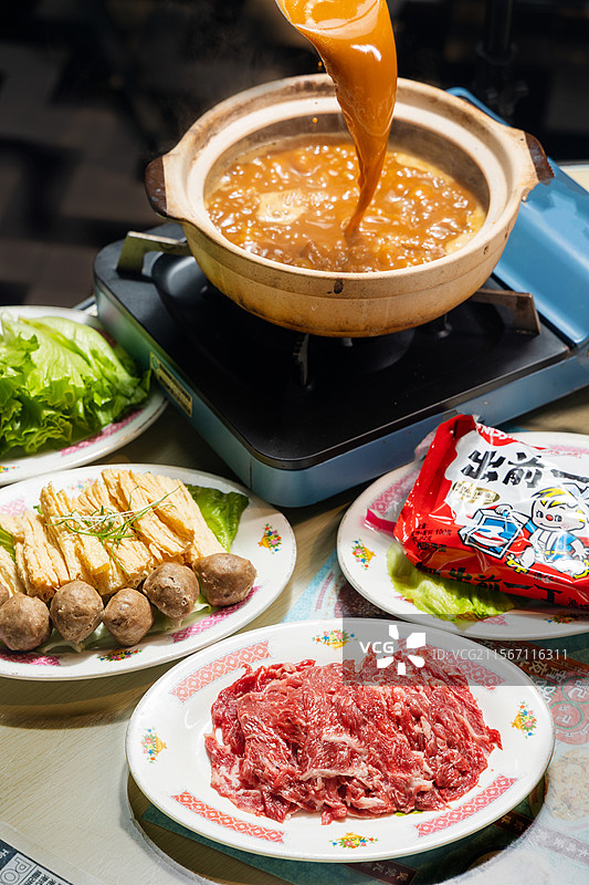 港式打边炉沙茶打边炉打边炉潮州牛肉丸腐竹鲜切牛肉牛肉火锅涮肉涮牛肉生蚝扇贝鲍鱼基围虾鸡肉醉鸡煲清远鸡图片素材