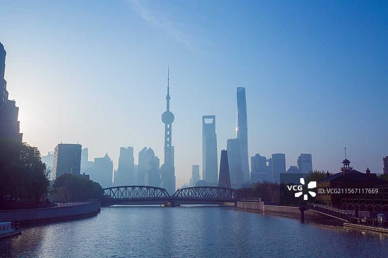 上海陆家嘴金融中心高楼天际线东方明珠外滩高楼建筑图片素材