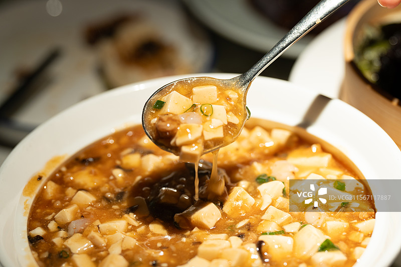 绍兴美食，梅干菜焖肉，酒酿馒头，西施豆腐，黄酒，花雕酒，醉鱼图片素材