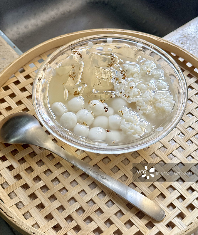 高视角酒酿桂花丸子图片素材