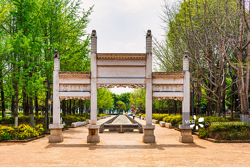 昆明市五华区大观公园风光：石牌坊图片素材