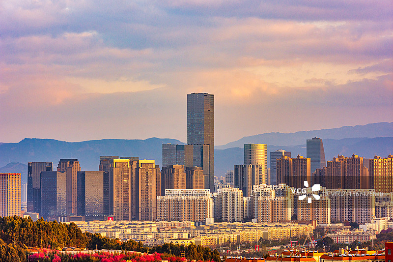 昆明市呈贡区CBD天际线：七彩云南第壹城图片素材