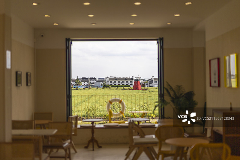 太仓七十二家理想村田园风光红色风车咖啡馆图片素材