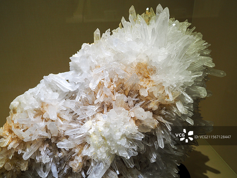 纯净闪耀的矿物之美图片素材