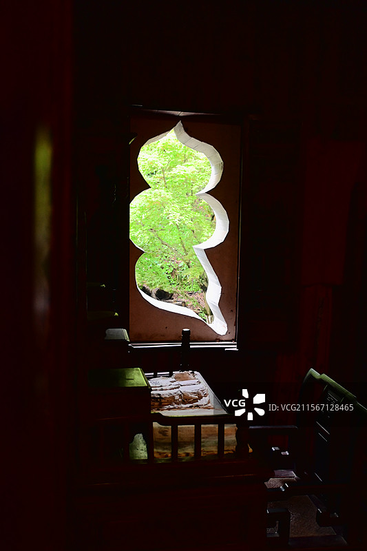 婺源篁岭 木质建筑小阁楼窗景图片素材