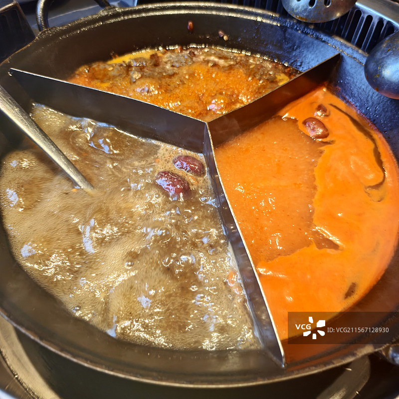 煮开的三味火锅图片素材