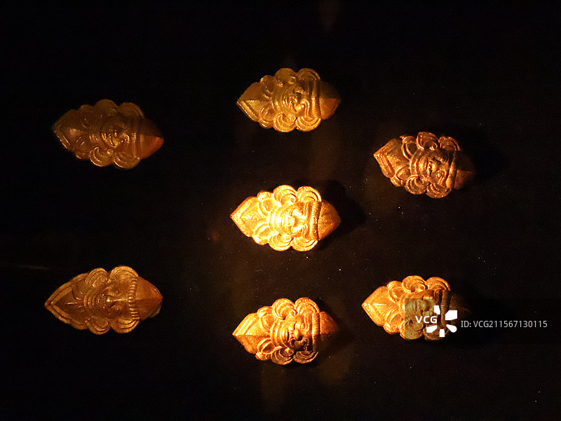 河南博物馆燕赵故事-胡人头像金饰件图片素材